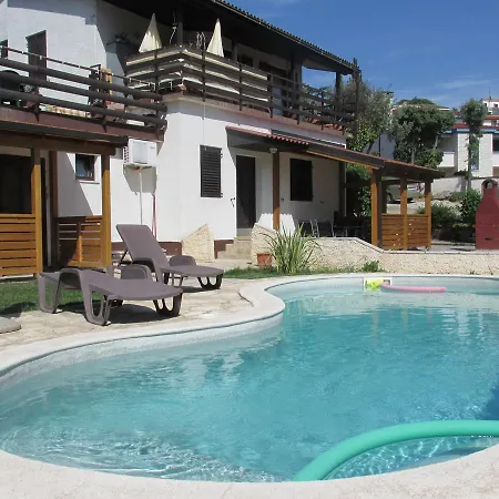 Suzy Ξενοδοχείο 3*