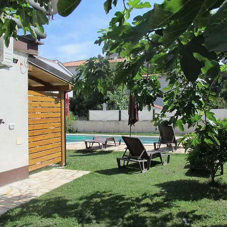 Guest house Guesthouse Suzy 3*